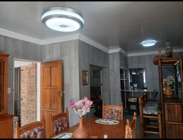 3 BEDROOM FREEHOLD FOR SALE IN MOUNTAIN VIEW